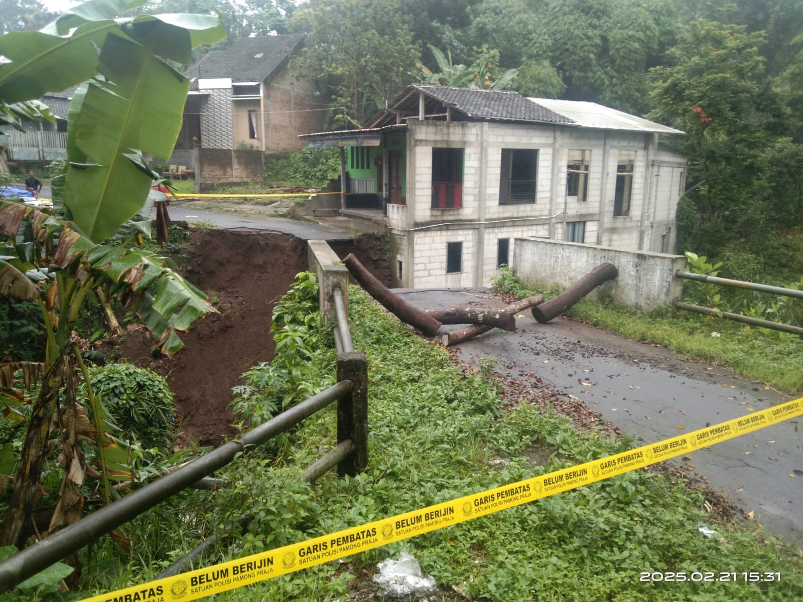 Jembatan Winong Putus Akibat Diterjang Hujan Deras, Pemkot Salatiga Melalui DPU-PR Lakukan Percepatan Perbaikan Jembatan 