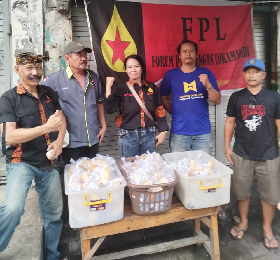 FPL Tebar Berkah Ramadhan: Ribuan Takjil Dibagikan untuk Warga Jalan Jarak Surabaya