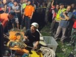 Polisi Sigap Polres Ngawi Lakukan Evakuasi Lansia di Sumur Galian di Paron