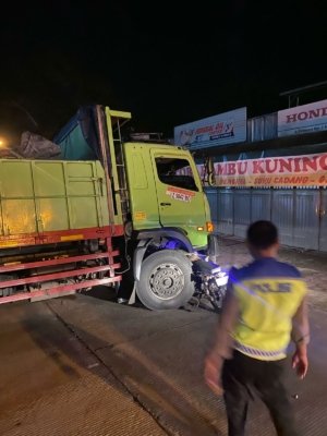 Honda Megapro Hantam Truk Terperosok di Salatiga, Remaja 16 Tahun Alami Patah Tulang
